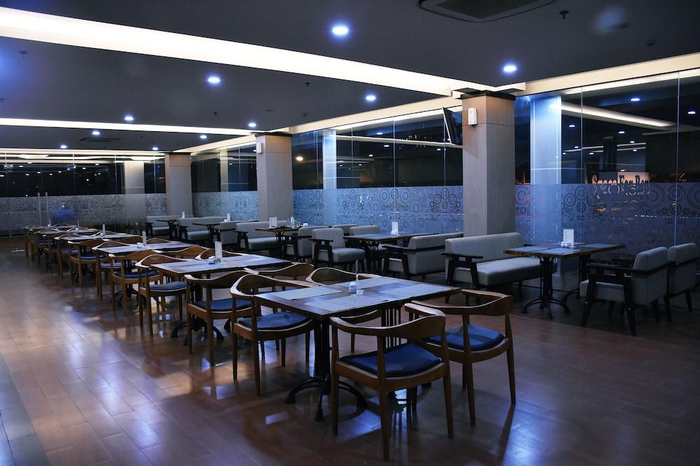 Terraz Tree Hotel Джакарта Екстер'єр фото