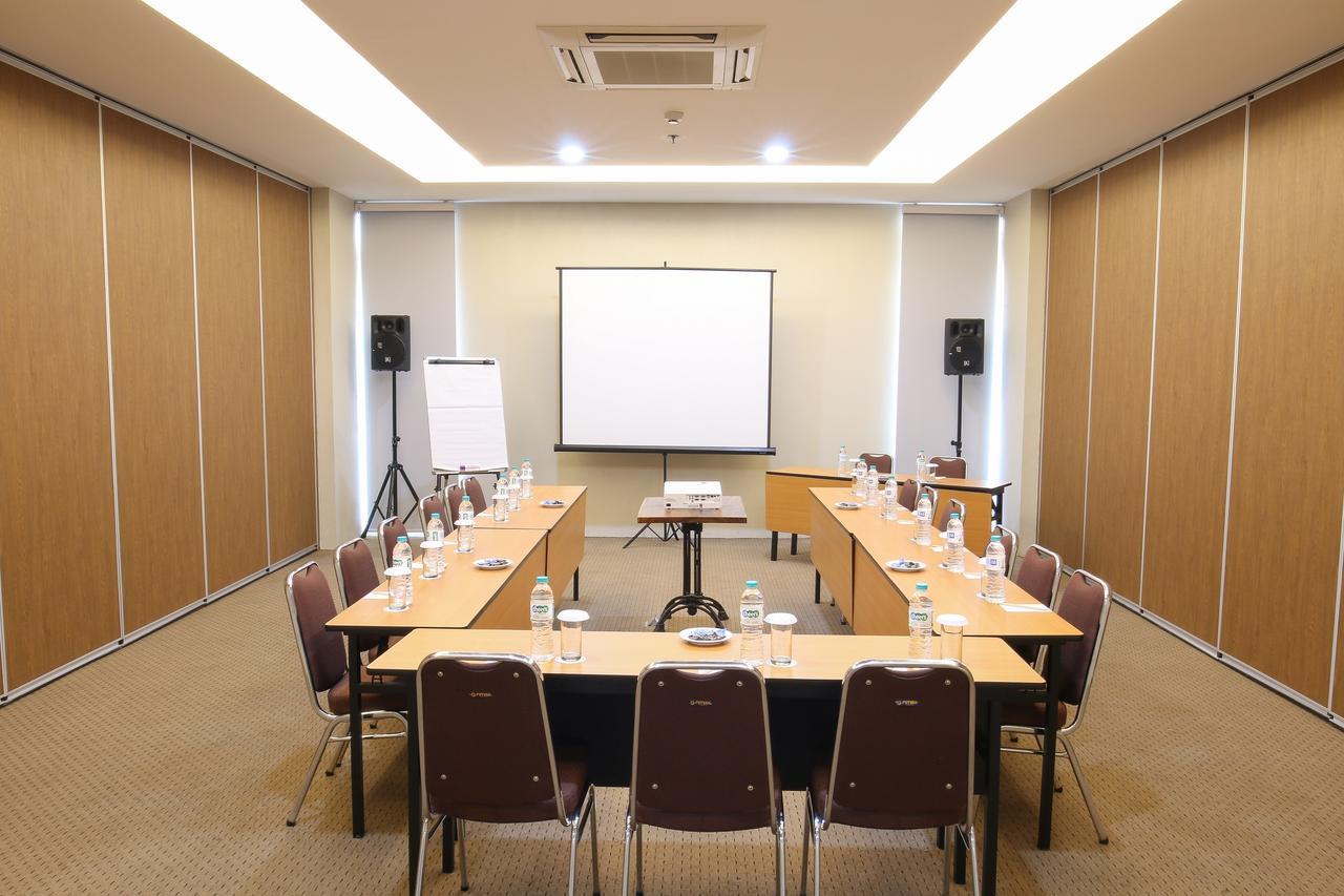 Terraz Tree Hotel Джакарта Екстер'єр фото